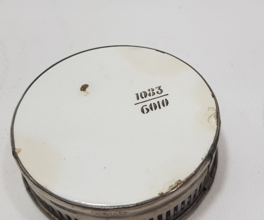 BİR ÇİFT ANTİKA PORSELEN BARDAK ALTLIĞI