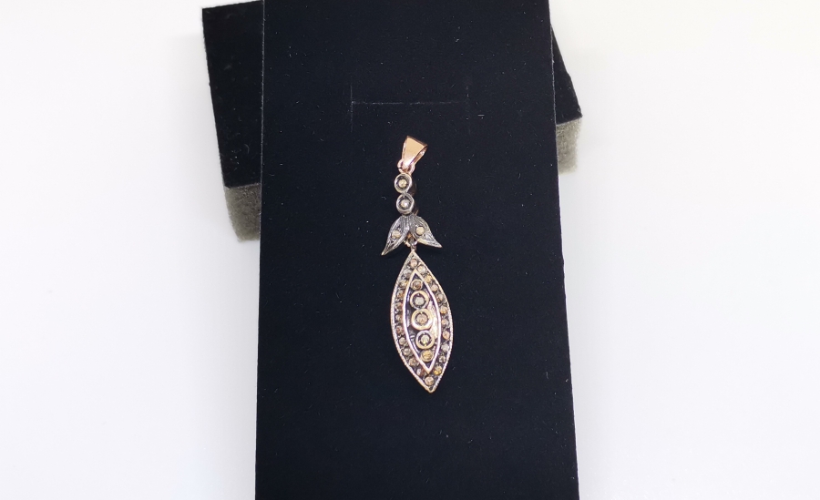 MEKİK MODELİ ELMAS TAŞLI KOLYE UCU