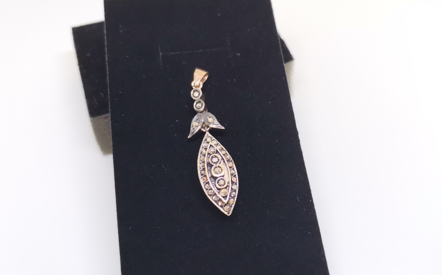 MEKİK MODELİ ELMAS TAŞLI KOLYE UCU