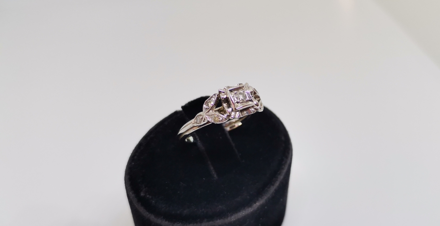 KARE MODEL PIRLANTA TAŞLI YÜZÜK