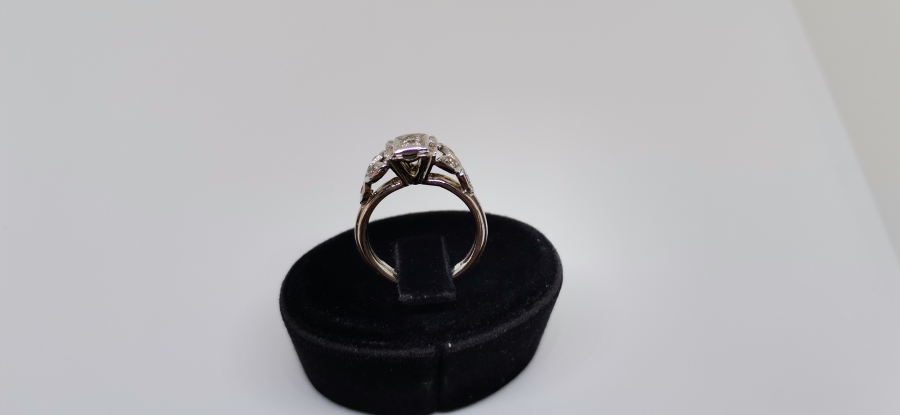 KARE MODEL PIRLANTA TAŞLI YÜZÜK