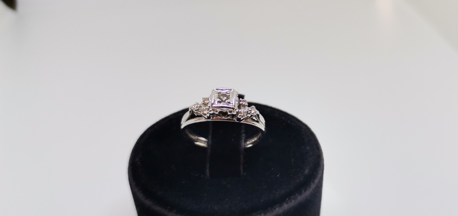 KARE MODELİ PIRLANTA TAŞLI YÜZÜK