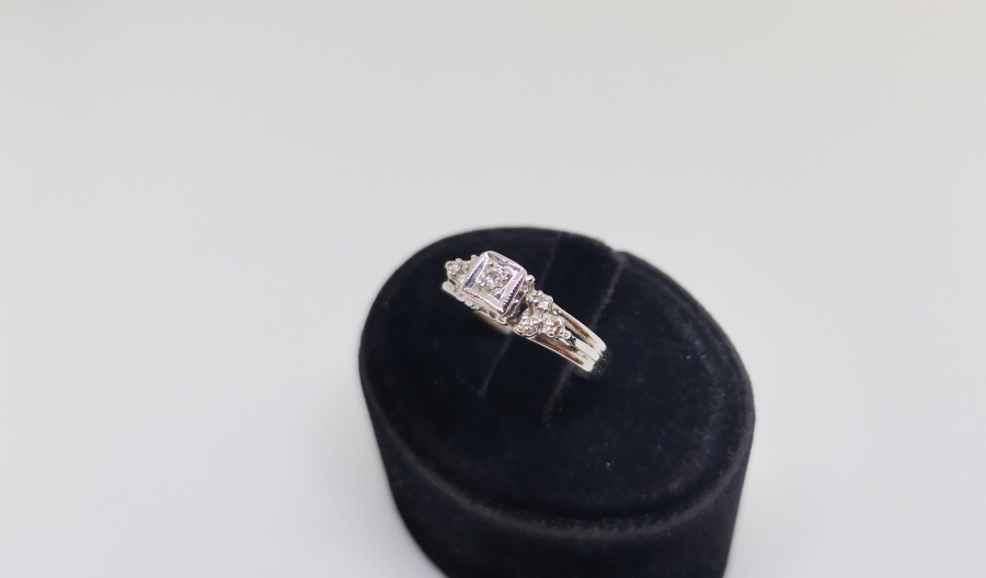 KARE MODELİ PIRLANTA TAŞLI YÜZÜK