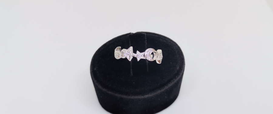 AY VE YILDIZLARLA DEKORLU PIRLANTA TAŞLI YÜZÜK