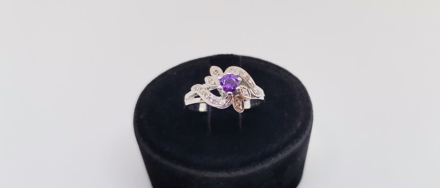 AMETİST VE PIRLANTA TAŞLI YAPRAKLI MODEL YÜZÜK