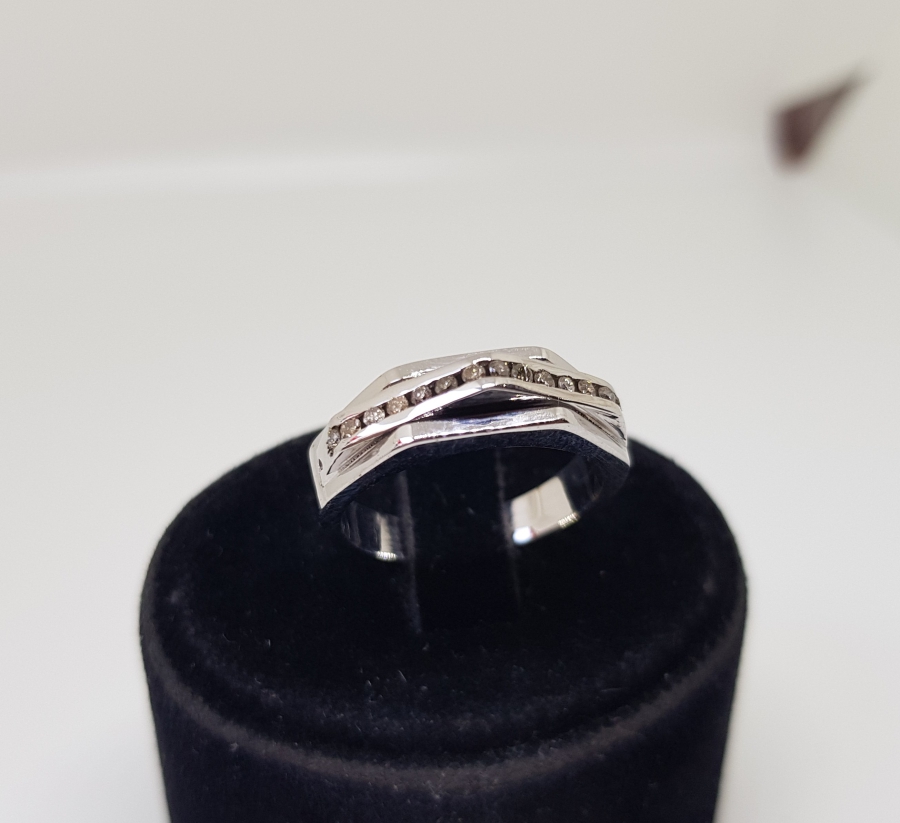 YARIM TAM TUR NAR MODELİ PIRLANTA TAŞLI YÜZÜK