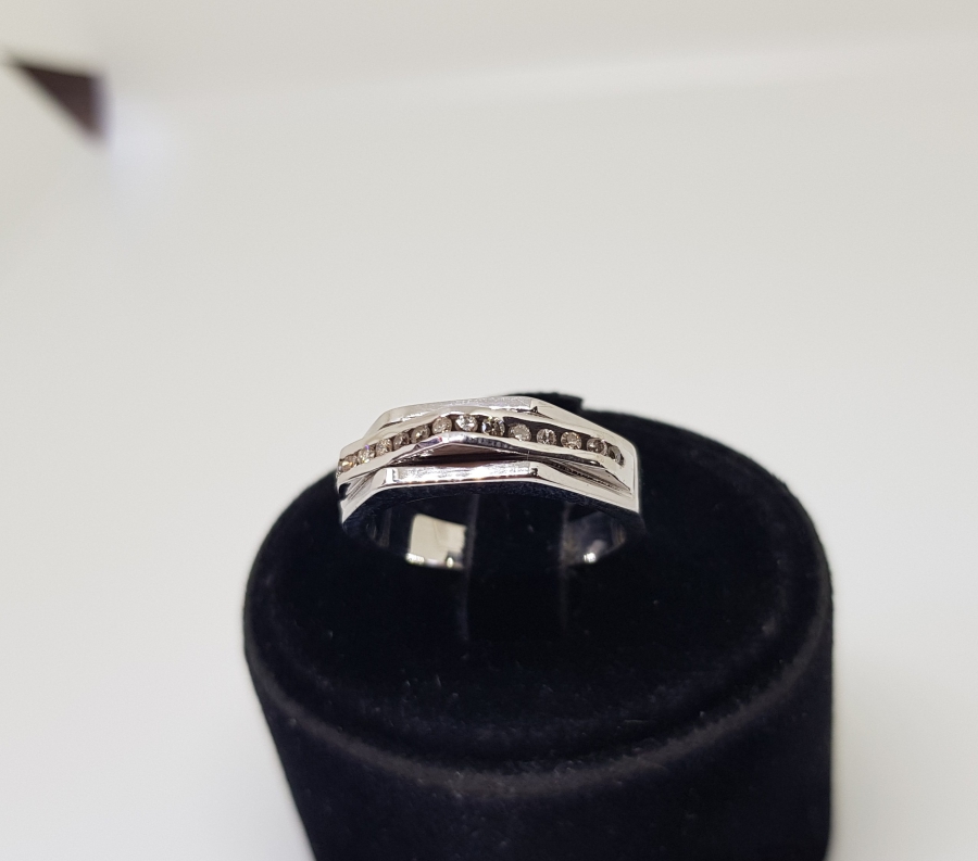 YARIM TAM TUR NAR MODELİ PIRLANTA TAŞLI YÜZÜK