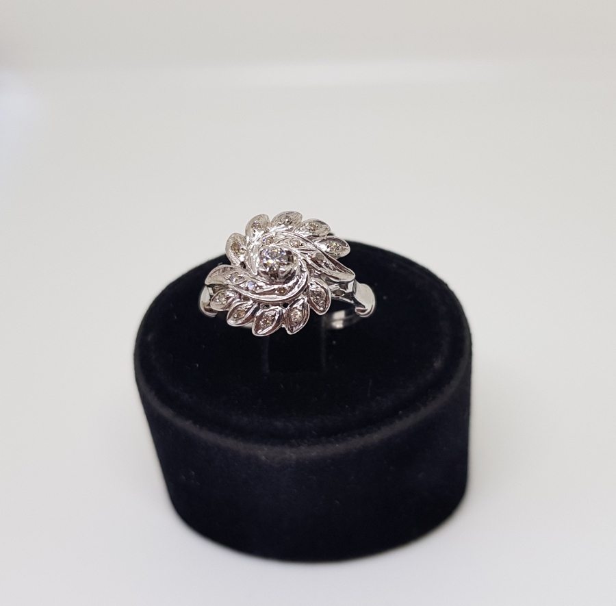 HAYAT AĞACI MODELİ PIRLANTA TAŞLI YÜZÜK