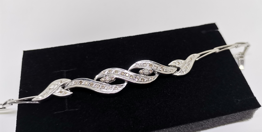 SARMAŞIK MODEL PIRLANTA TAŞLI BİLEKLİK