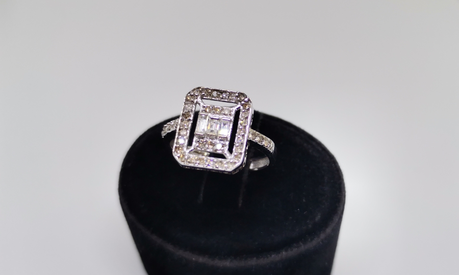 PIRLANTA TAŞLI BAGET YÜZÜK