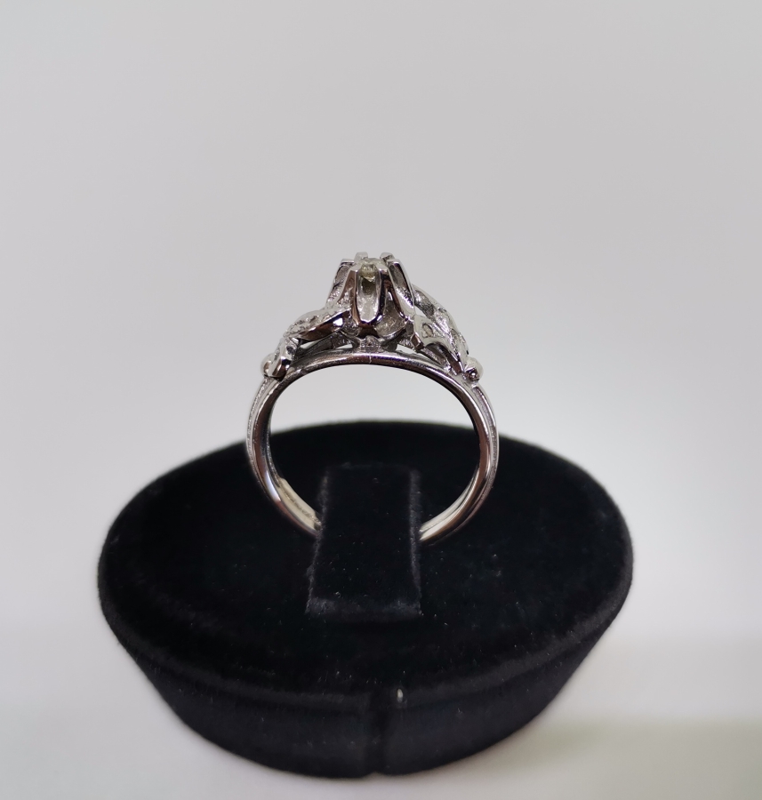 GÜL SARMAŞIĞI MODELİ PIRLANTA TAŞLI YÜZÜK