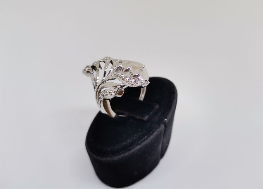 GENİŞ DALLI MODEL PIRLANTA YÜZÜK