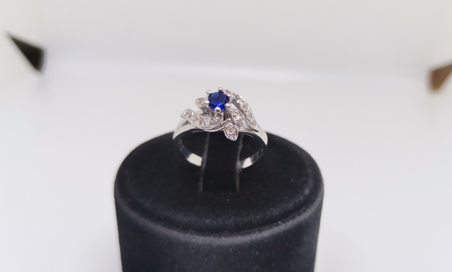 SAFİR VE PIRLANTA TAŞLI DAĞ ÇİÇEĞİ MODELİ YÜZÜK