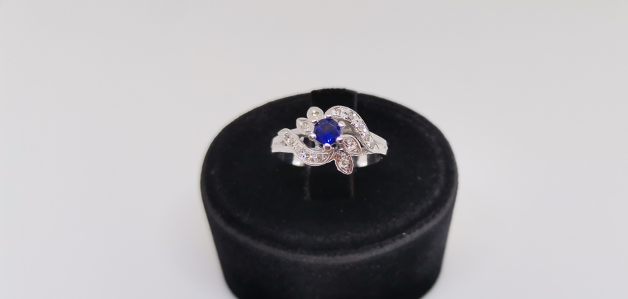 SAFİR VE PIRLANTA TAŞLI DAĞ ÇİÇEĞİ MODELİ YÜZÜK