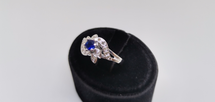 SAFİR VE PIRLANTA TAŞLI DAĞ ÇİÇEĞİ MODELİ YÜZÜK