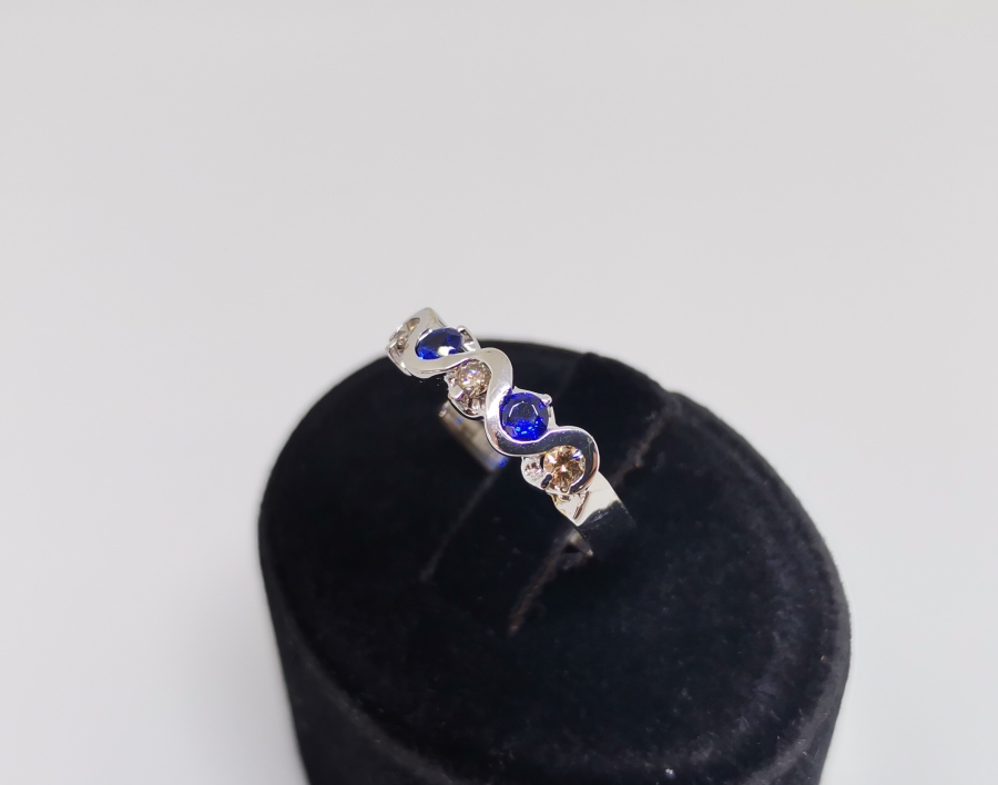 SAFİR VE PIRLANTA TAŞLI YARIM TUR MODEL YÜZÜK