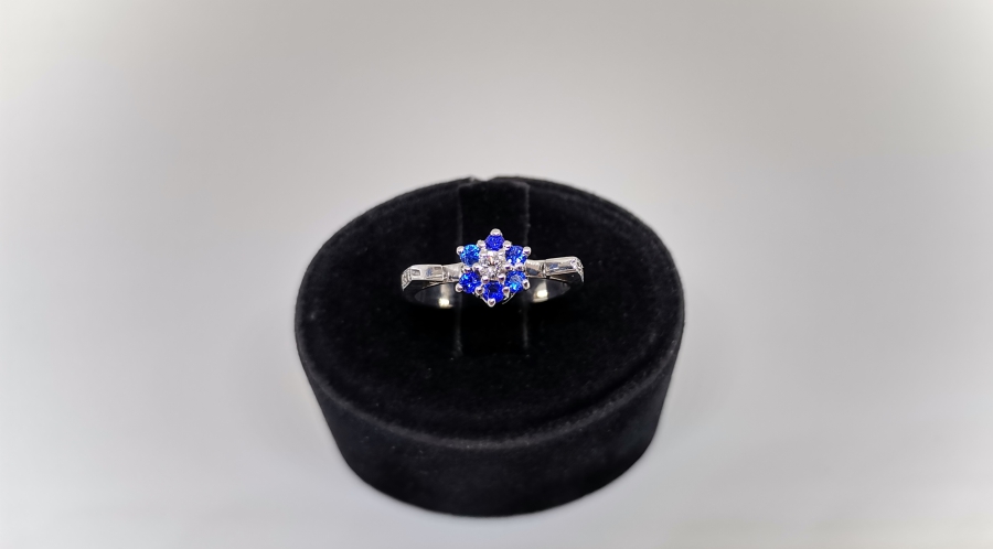 SAFİR VE PIRLANTA TAŞLI YILDIZ MODEL YÜZÜK