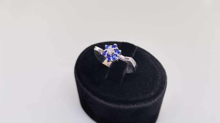 SAFİR VE PIRLANTA TAŞLI YILDIZ MODEL YÜZÜK