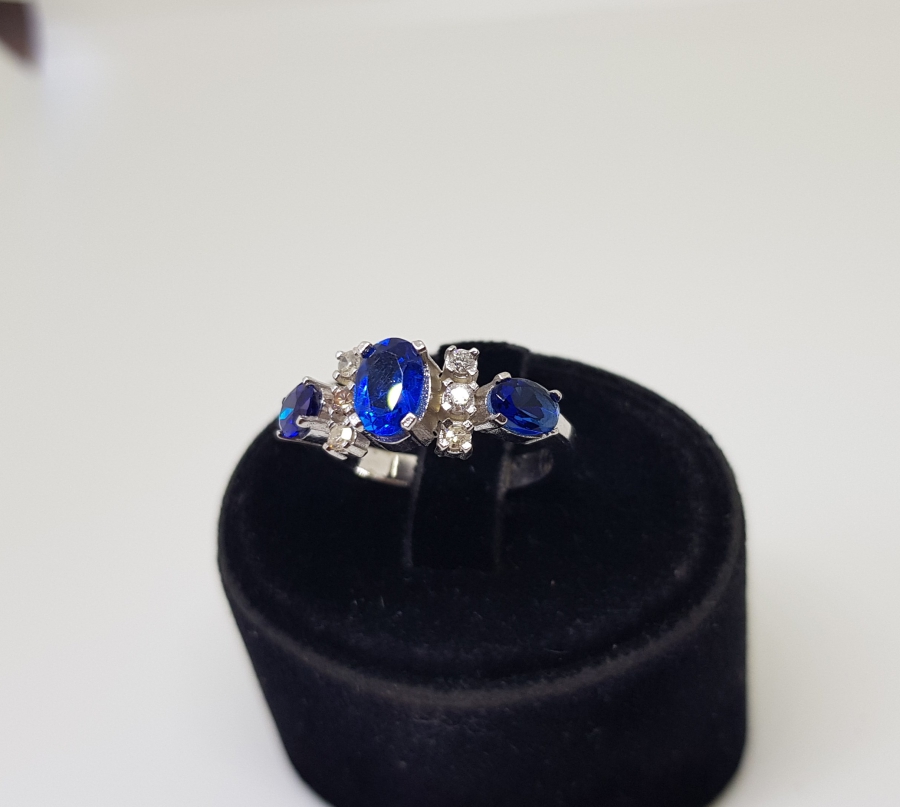 SAFİR VE PIRLANTA TAŞLI ÖZEL KESİM YÜZÜK