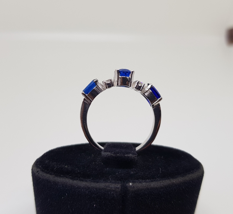 SAFİR VE PIRLANTA TAŞLI ÖZEL KESİM YÜZÜK