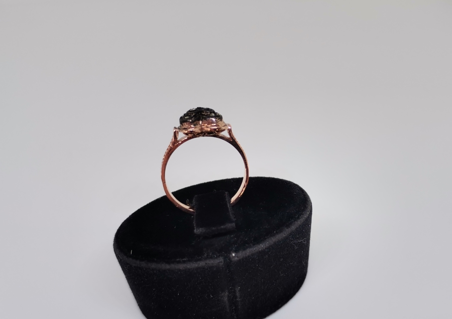 KALP FORMUNDA YAPILMIŞ ELMAS TAŞLI YÜZÜK