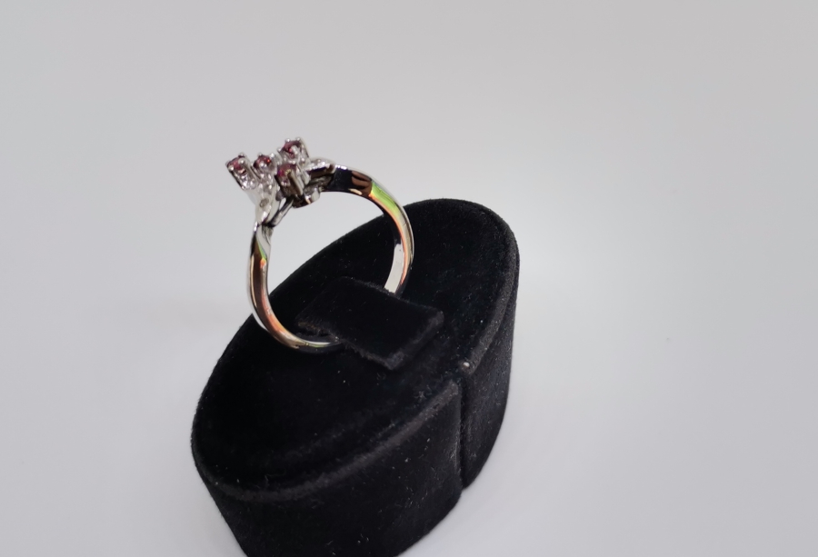 YAKUT VE PIRLANTA TAŞLI DANA BURNU MODELİ YÜZÜK