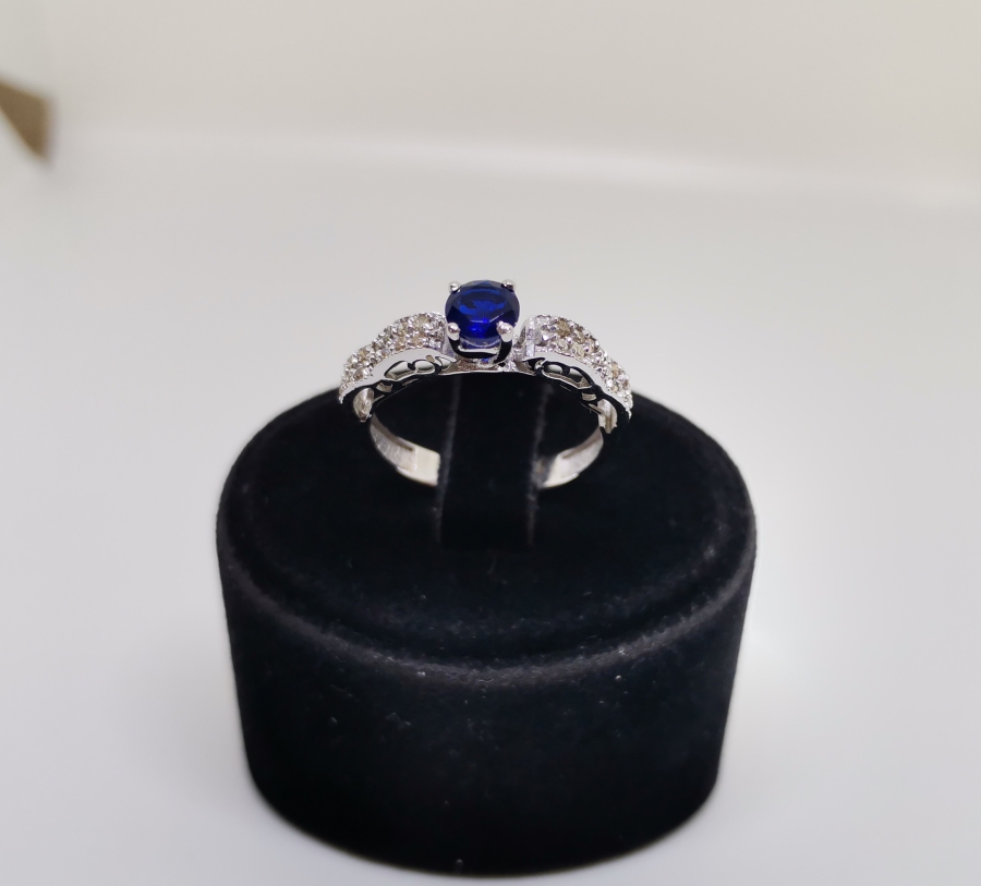 SAFİR VE PIRLANTA TAŞLI YARASA MODELİ YÜZÜK