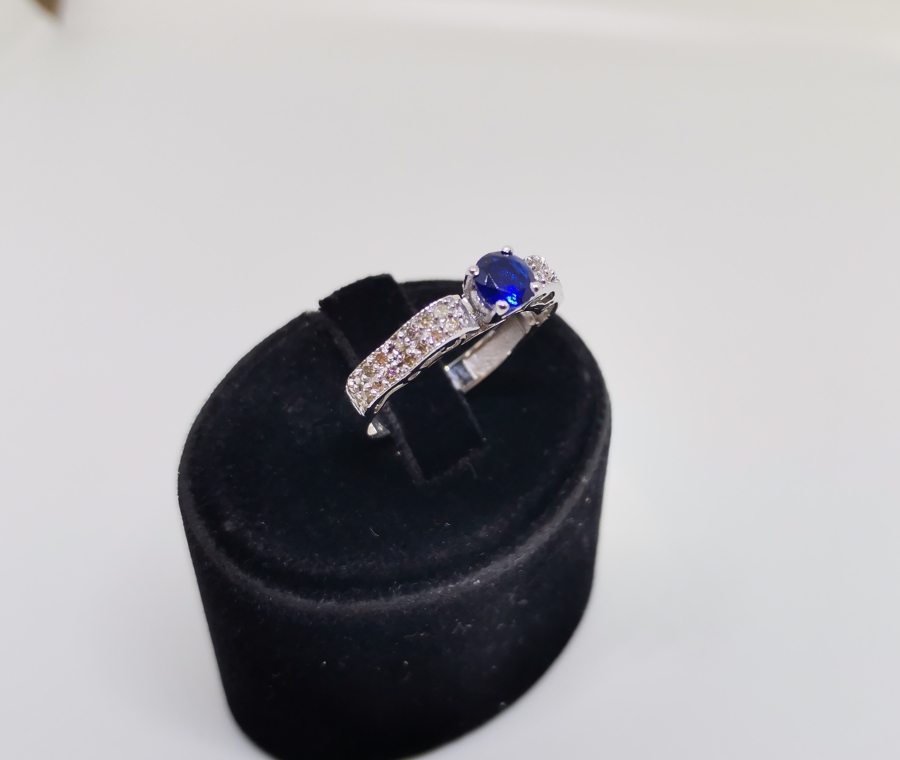 SAFİR VE PIRLANTA TAŞLI YARASA MODELİ YÜZÜK