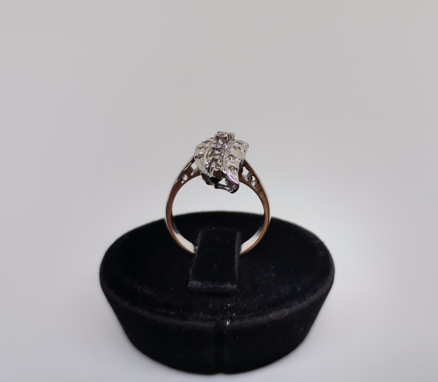 DALGALI MEKİK MODELİ PIRLANTA TAŞLI YÜZÜK