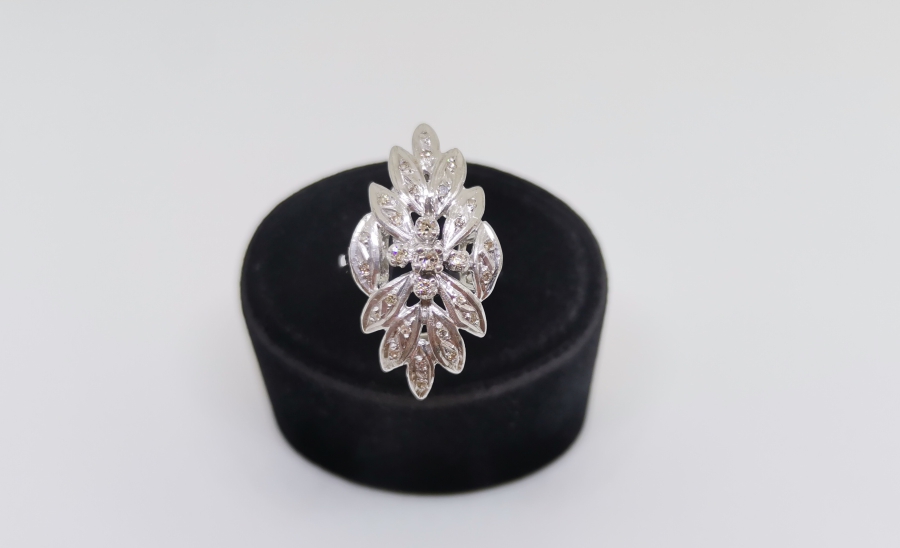 YAPRAKLI MEKİK MODEL PIRLANTA YÜZÜK