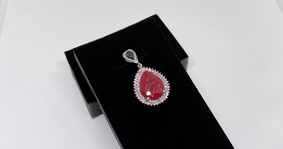 PIRLANTA VE YAKUT TAŞLI DAMLA MODEL KOLYE UCU