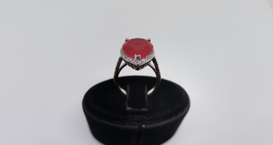 YAKUT VE PIRLANTA TAŞLI DAMLA MODELİ YÜZÜK