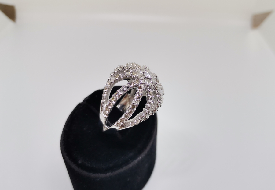 KRALİYET TACI MODELİ PIRLANTA TAŞLI YÜZÜK