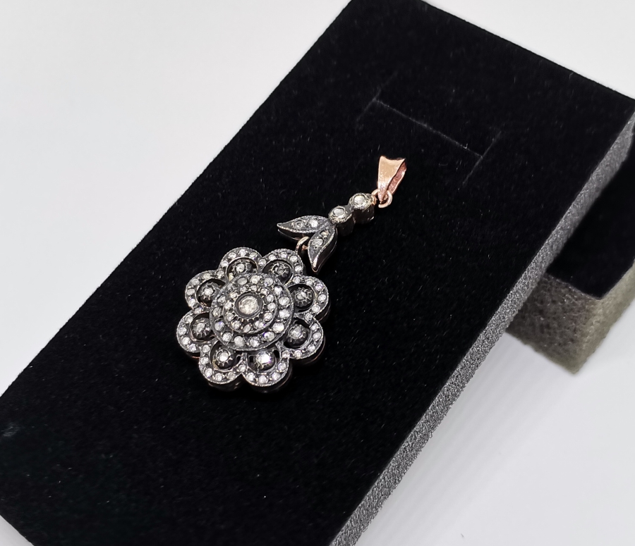 PAPATYA MODELİ ELMAS TAŞLI YÜZÜK