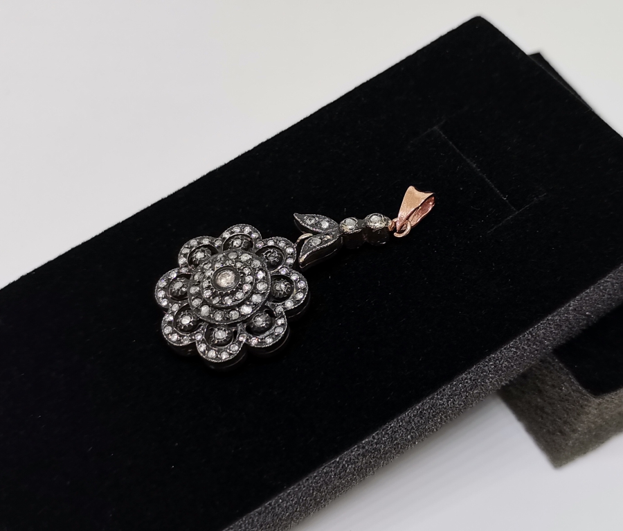 PAPATYA MODELİ ELMAS TAŞLI YÜZÜK