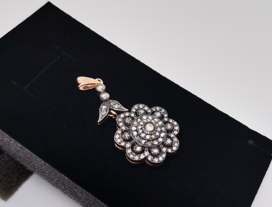 PAPATYA MODELİ ELMAS TAŞLI YÜZÜK