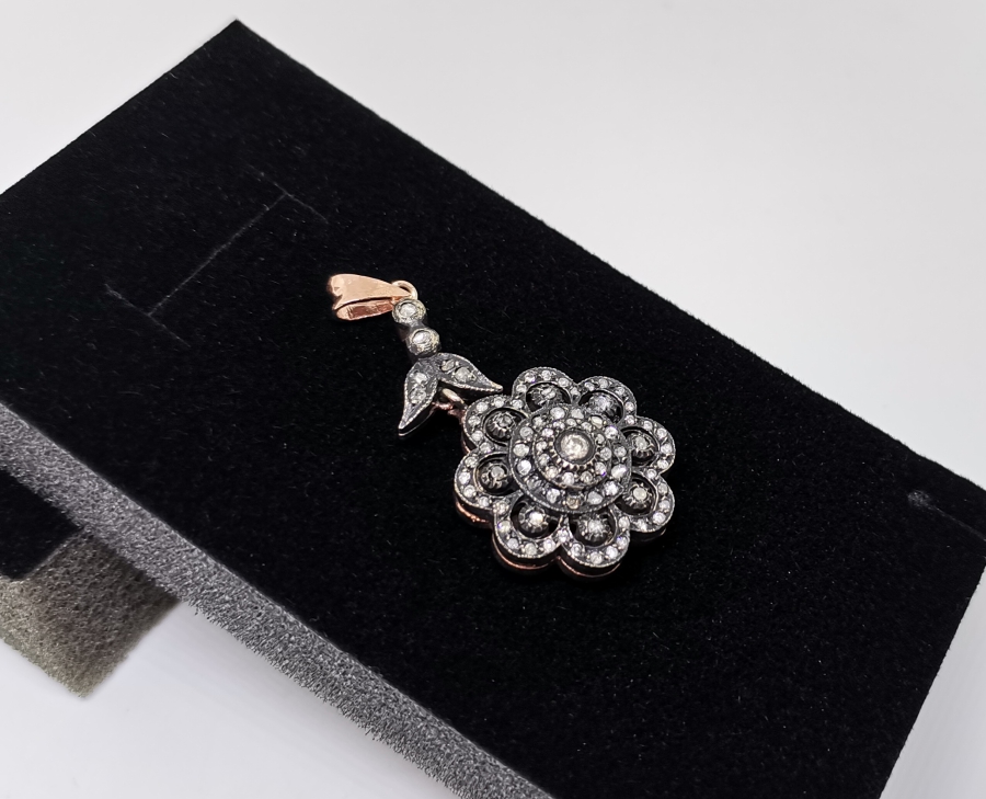 PAPATYA MODELİ ELMAS TAŞLI YÜZÜK