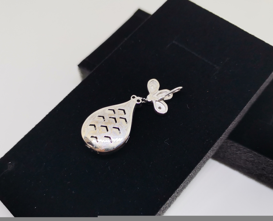 SAFİR VE PIRLANTA TAŞLI BÜYÜK DAMLA MODELİ KOLYE UCU