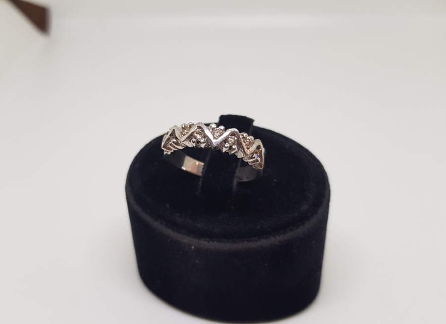 DALGALI ÇİFTE BEŞTAŞ MODEL PIRLANTA TAŞLI YÜZÜK