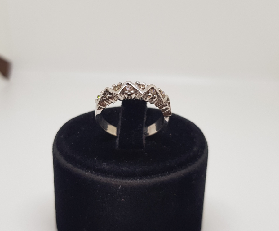 DALGALI ÇİFTE BEŞTAŞ MODEL PIRLANTA TAŞLI YÜZÜK