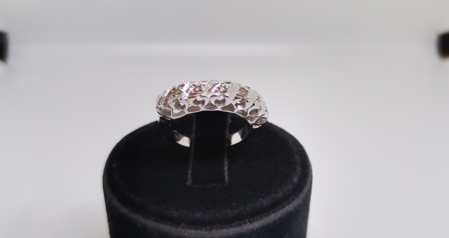 YEDİ TAŞ BULUNAN PIRLANTA YÜZÜK