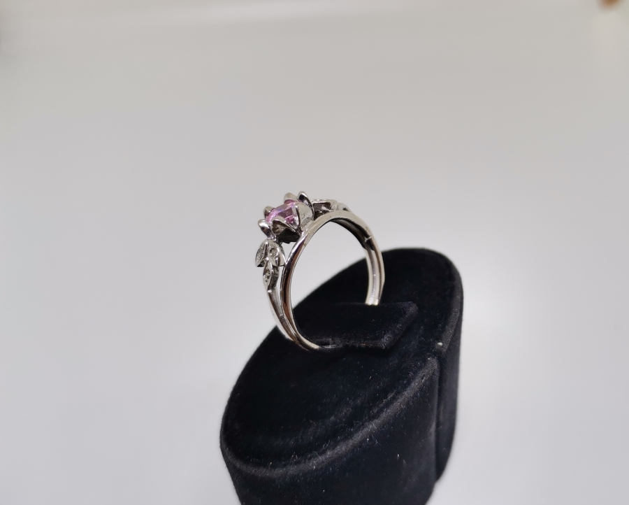 KUVARS VE PIRLANTA TAŞLI YÜZÜK