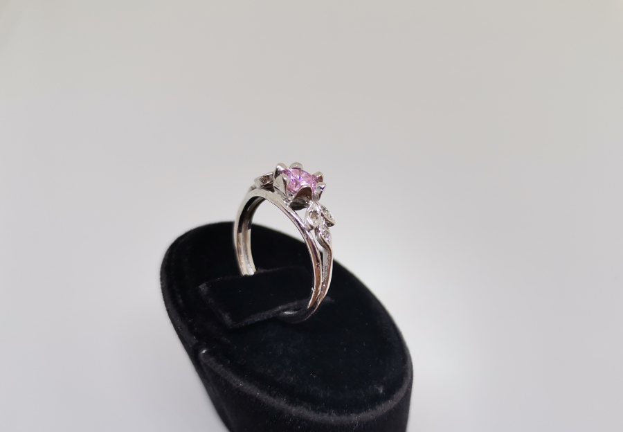 KUVARS VE PIRLANTA TAŞLI YÜZÜK