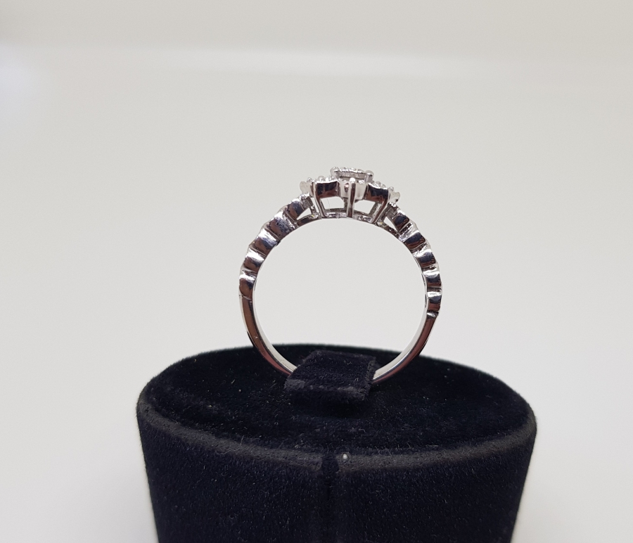 TAMTUR ÇİÇEK MODELİ PIRLANTA TAŞLI YÜZÜK