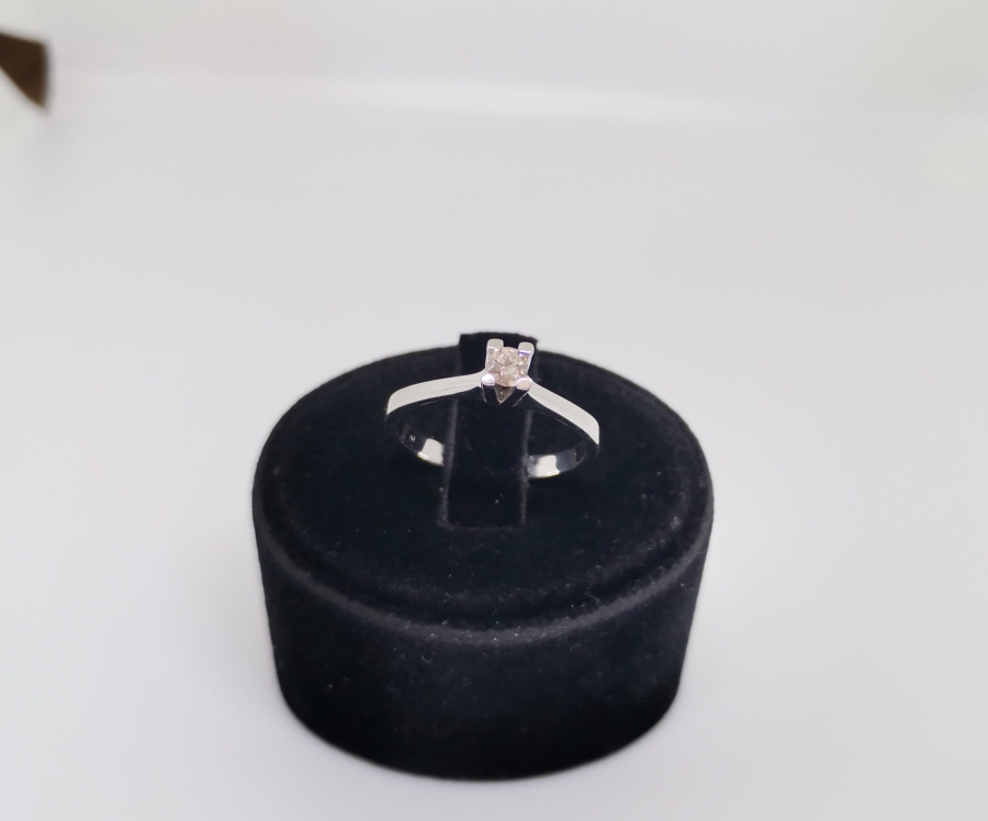 TEK TAŞ MODEL PIRLANTA YÜZÜK