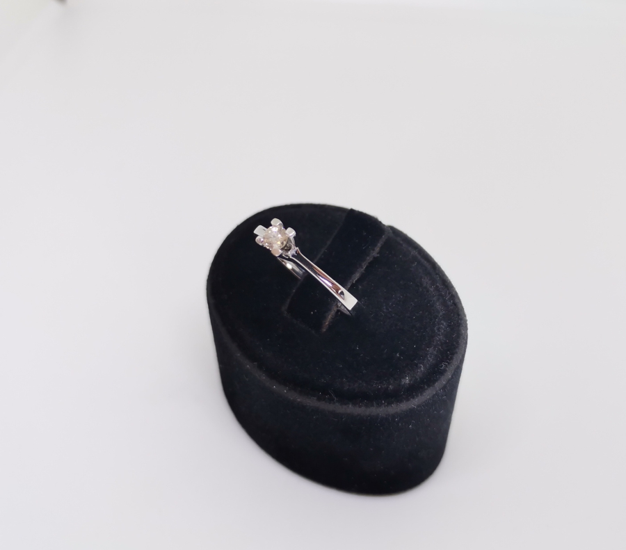 TEK TAŞ MODEL PIRLANTA YÜZÜK