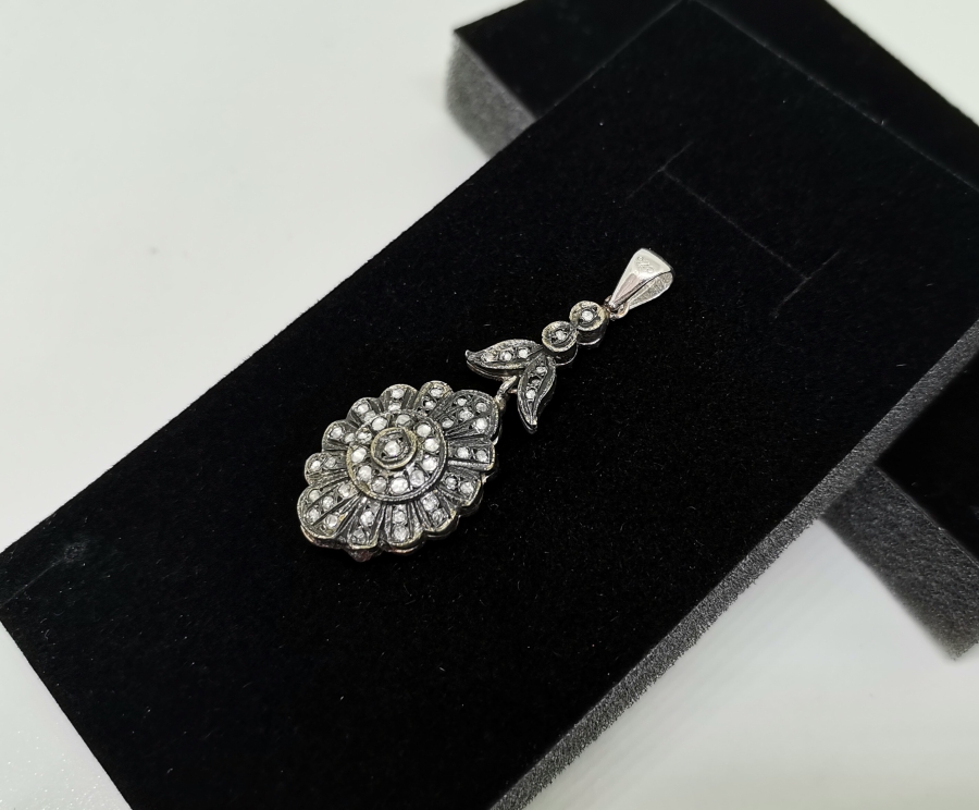 ELMAS TAŞLI HÜRREM MODELİ KOLYE UCU