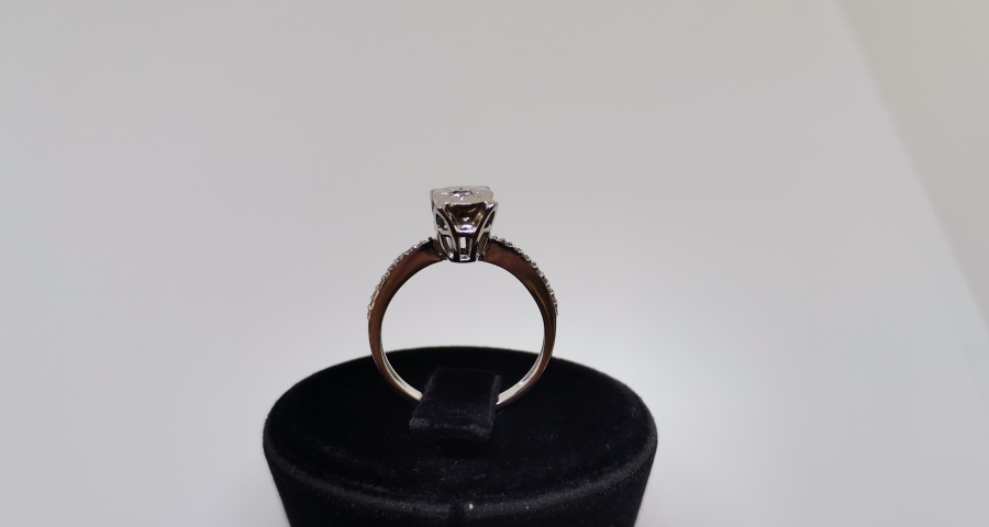 YILDIZ FORMUNDA TEKTA PIRLANTA YÜZÜK