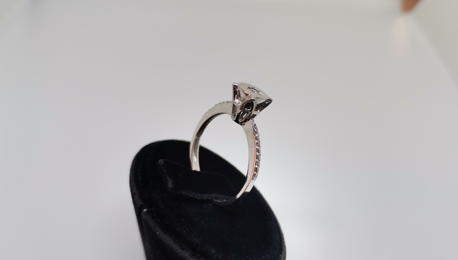 YILDIZ FORMUNDA TEKTA PIRLANTA YÜZÜK