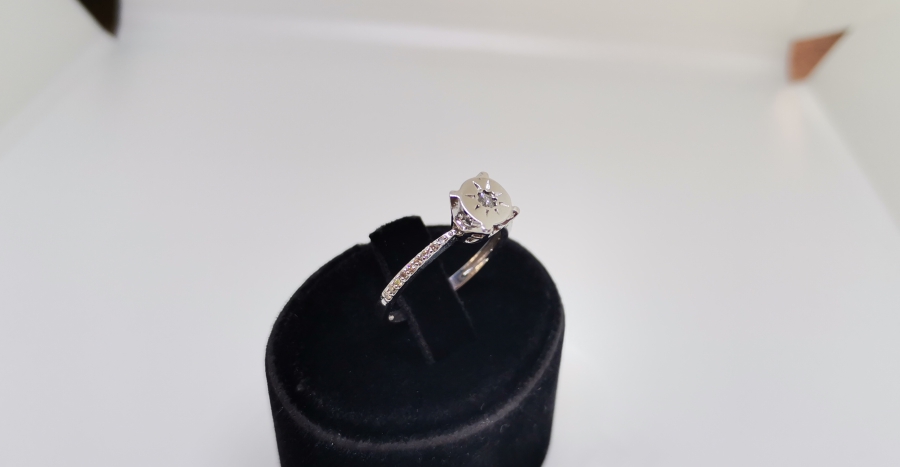 YILDIZ FORMUNDA TEKTA PIRLANTA YÜZÜK